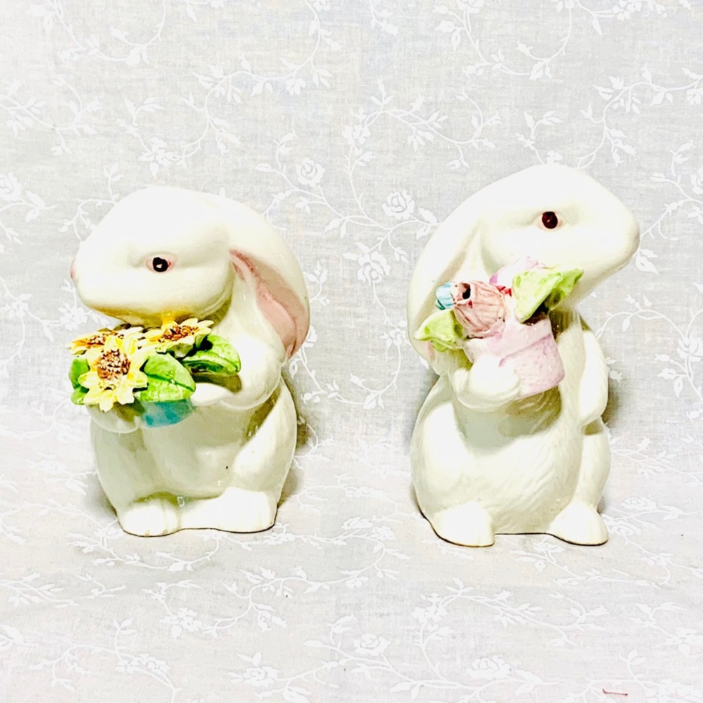 K’s Collection Vintage Glass Bunnies With Flowers - Picture 1 of 3